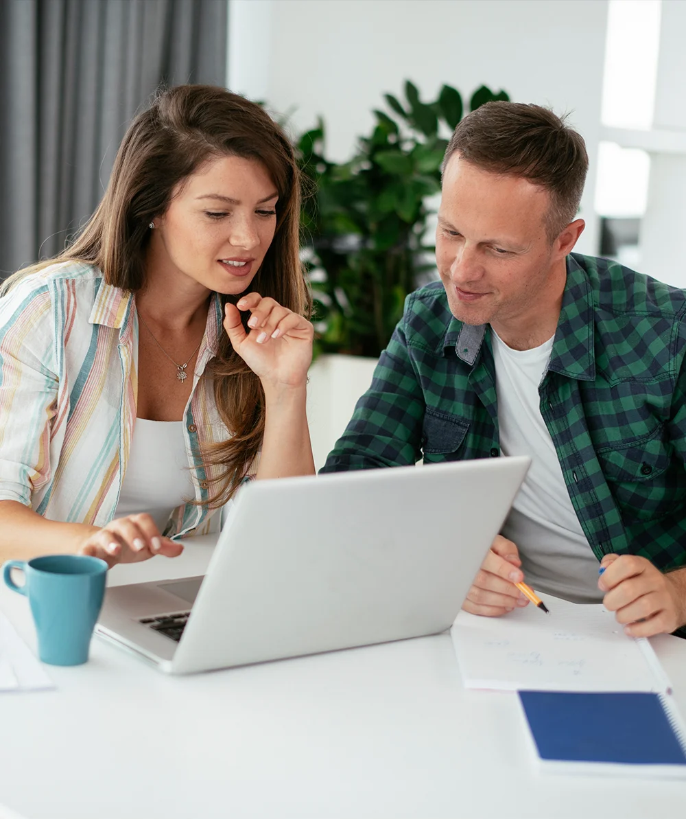 Husband-and-wife-preparing-bills-to-pay